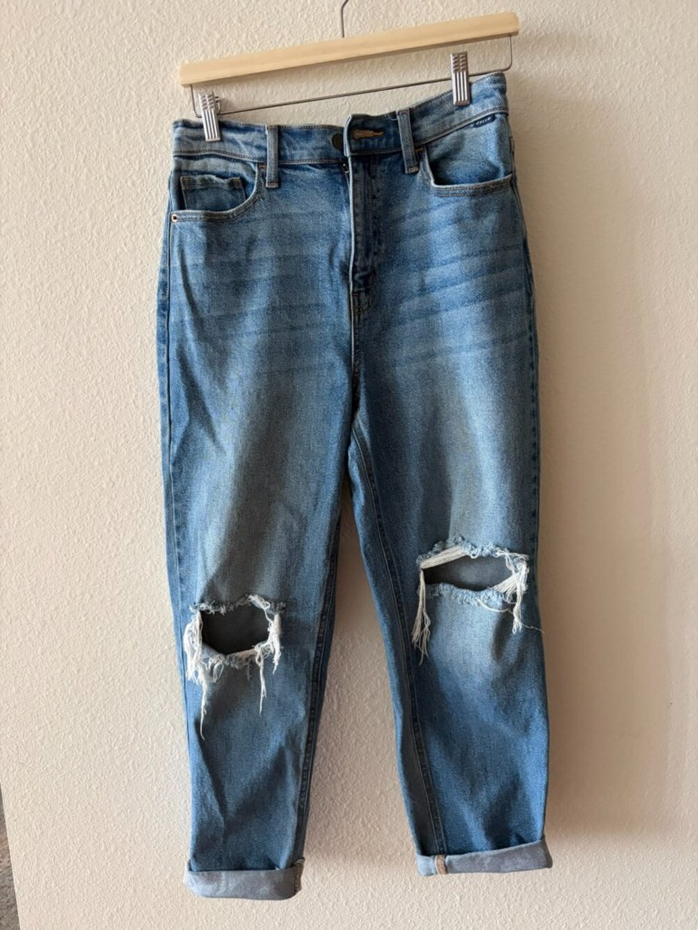 Cello Distressed Boyfriend Jeans – Medium Wash – Size 9